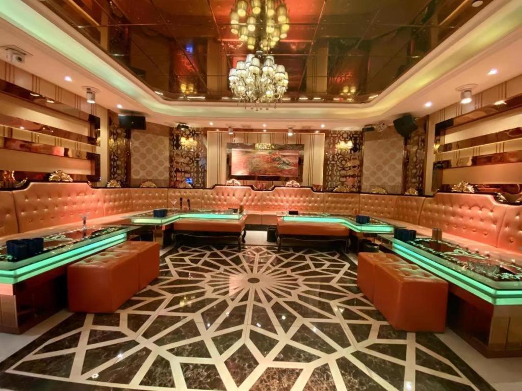 Fenggang Gladden Hotel Tiantangwei Exterior photo