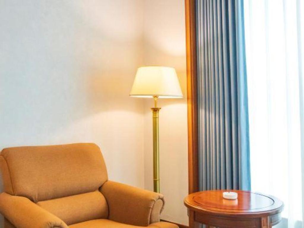 Fenggang Gladden Hotel Tiantangwei Exterior photo