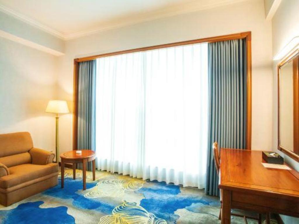 Fenggang Gladden Hotel Tiantangwei Exterior photo