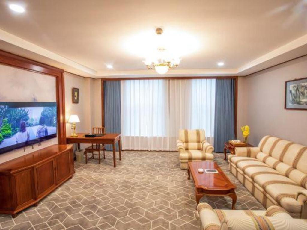 Fenggang Gladden Hotel Tiantangwei Exterior photo
