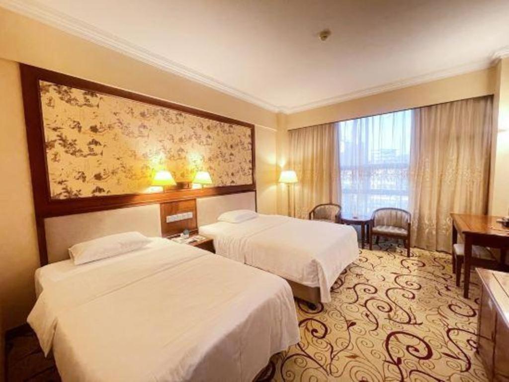Fenggang Gladden Hotel Tiantangwei Exterior photo