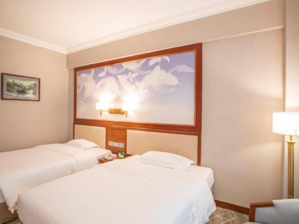 Fenggang Gladden Hotel Tiantangwei Exterior photo