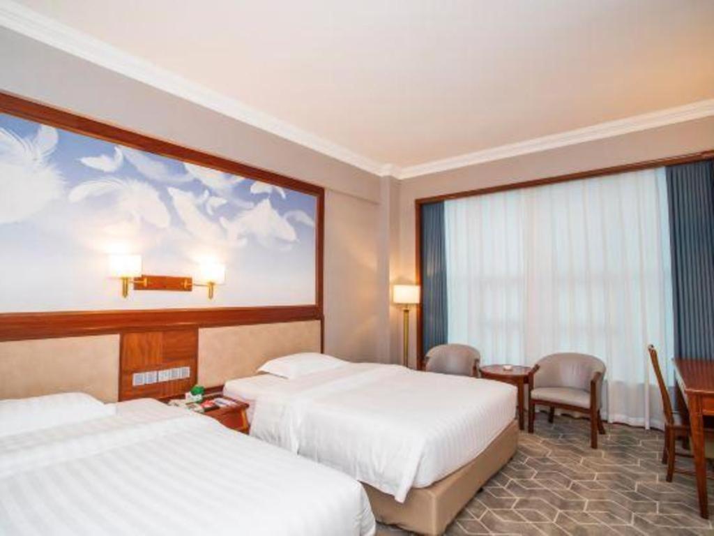 Fenggang Gladden Hotel Tiantangwei Exterior photo